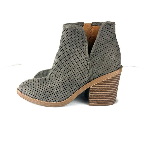 SODA Grey Faux Suede Chunky Heel Ankle Bootie Sz 7.5 - Picture 1 of 11